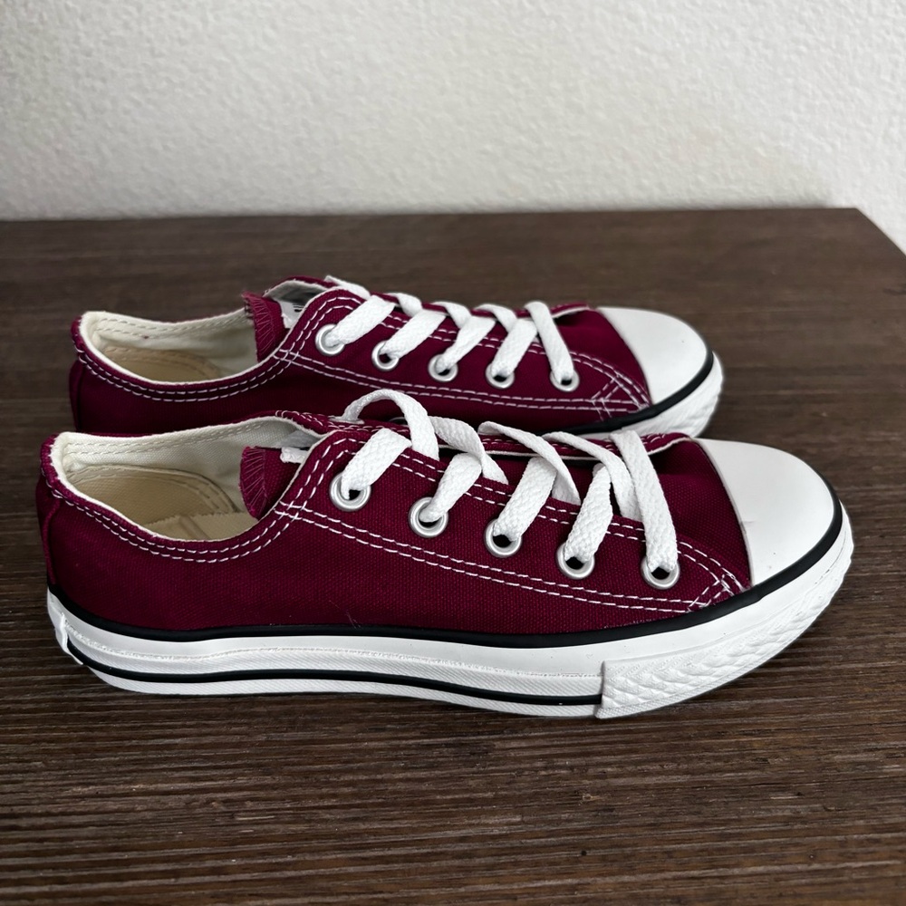 Converse Chuck Taylor Low Top Shoes in toddler size 13
